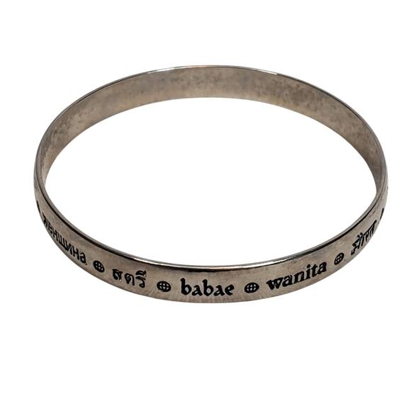 Women Femme Frau Babae Wanita & more Silver Tone Bracelet 2.5" - Picture 1 of 6